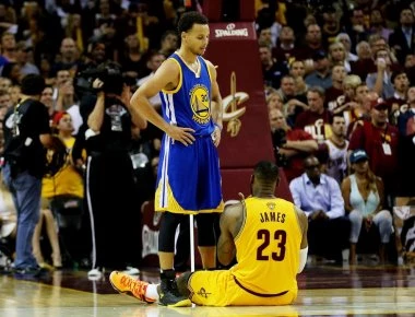 Ο Λεμπρόν πήγε να τρολάρει τον Κάρι και...«ξεφτιλίστηκε» (βίντεο)